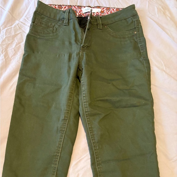 Olive Green Women's capris - Picture 1 of 4
